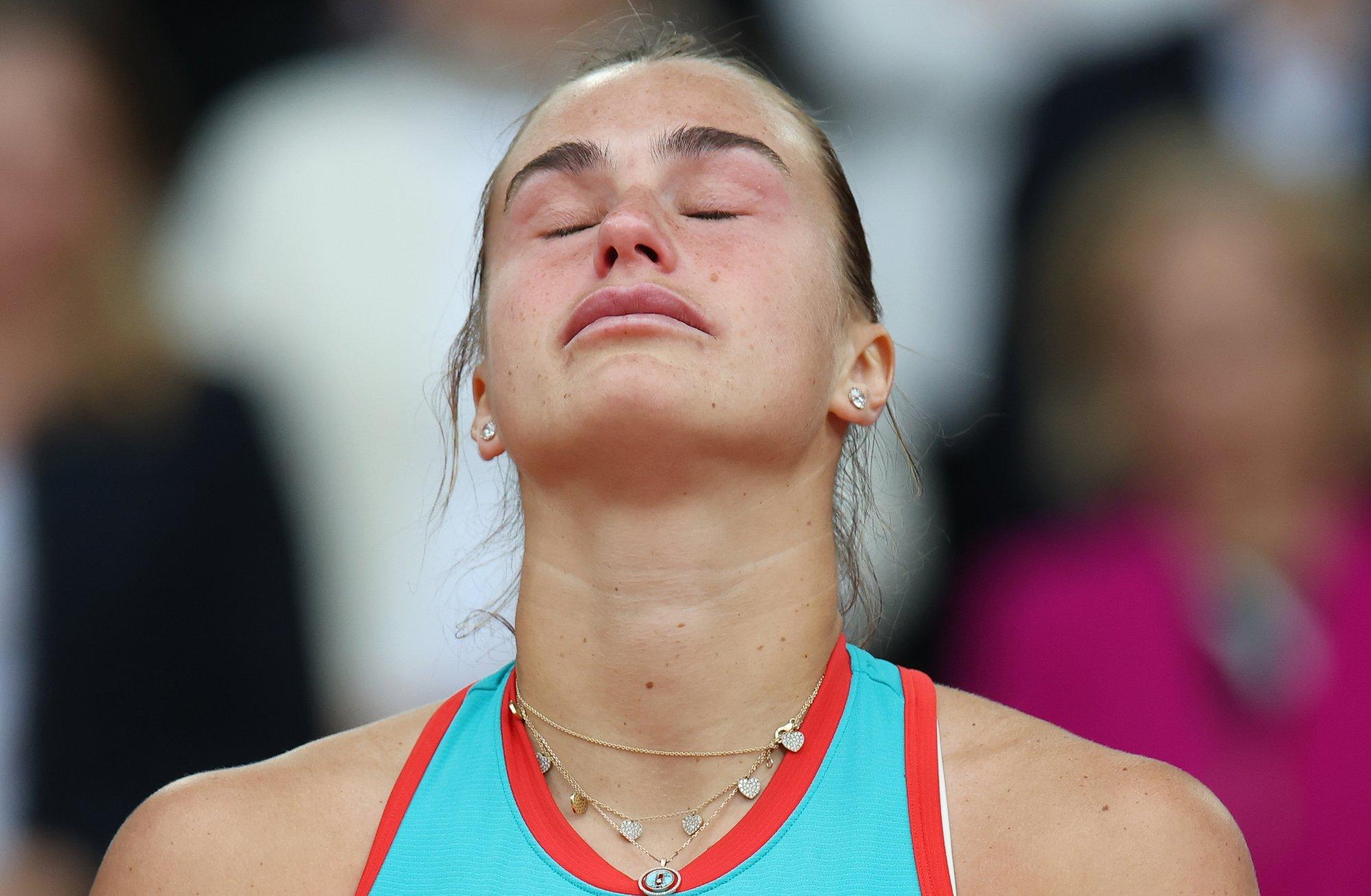 KOMMENTAAR | Lugupidamatu käitumine, tekiila ja kummikarud. Sabalenka kaotas Prantsusmaa lahtiste finaalis väärikuse