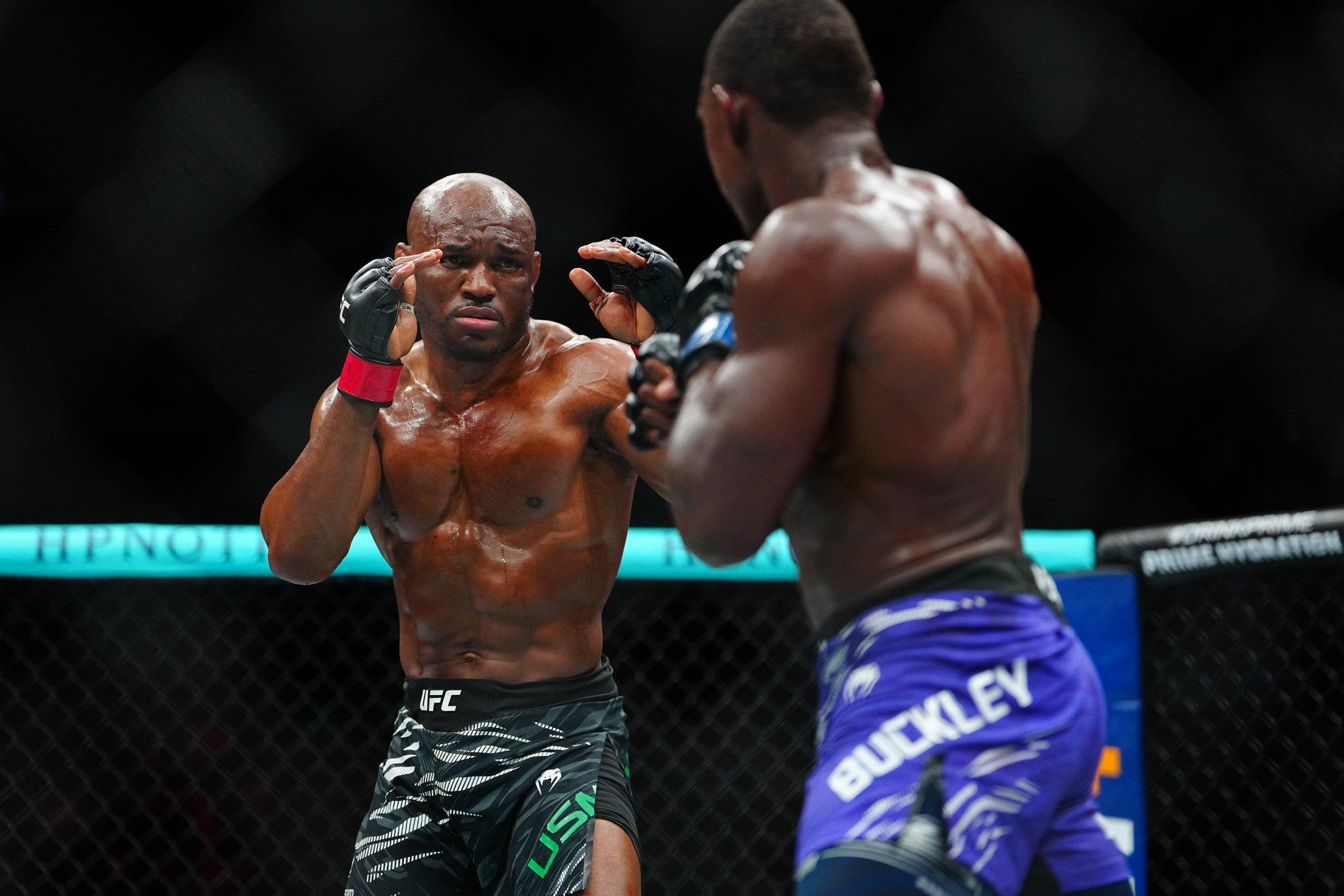 UFC-täht Kamaru Usman sai kolmeaastase vahe järel võidu
