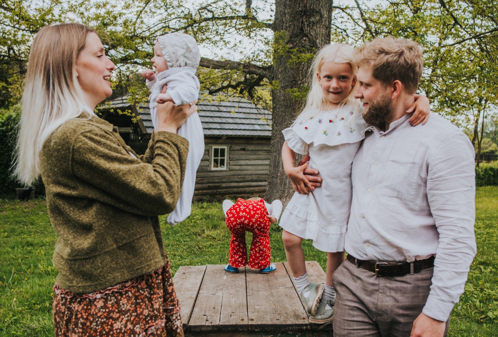 Kesadepesa pereema Helen: paljud emad on stressis, kuna nende ootused emadusele on valed. Mida iganes öelda, keegi saab haiget