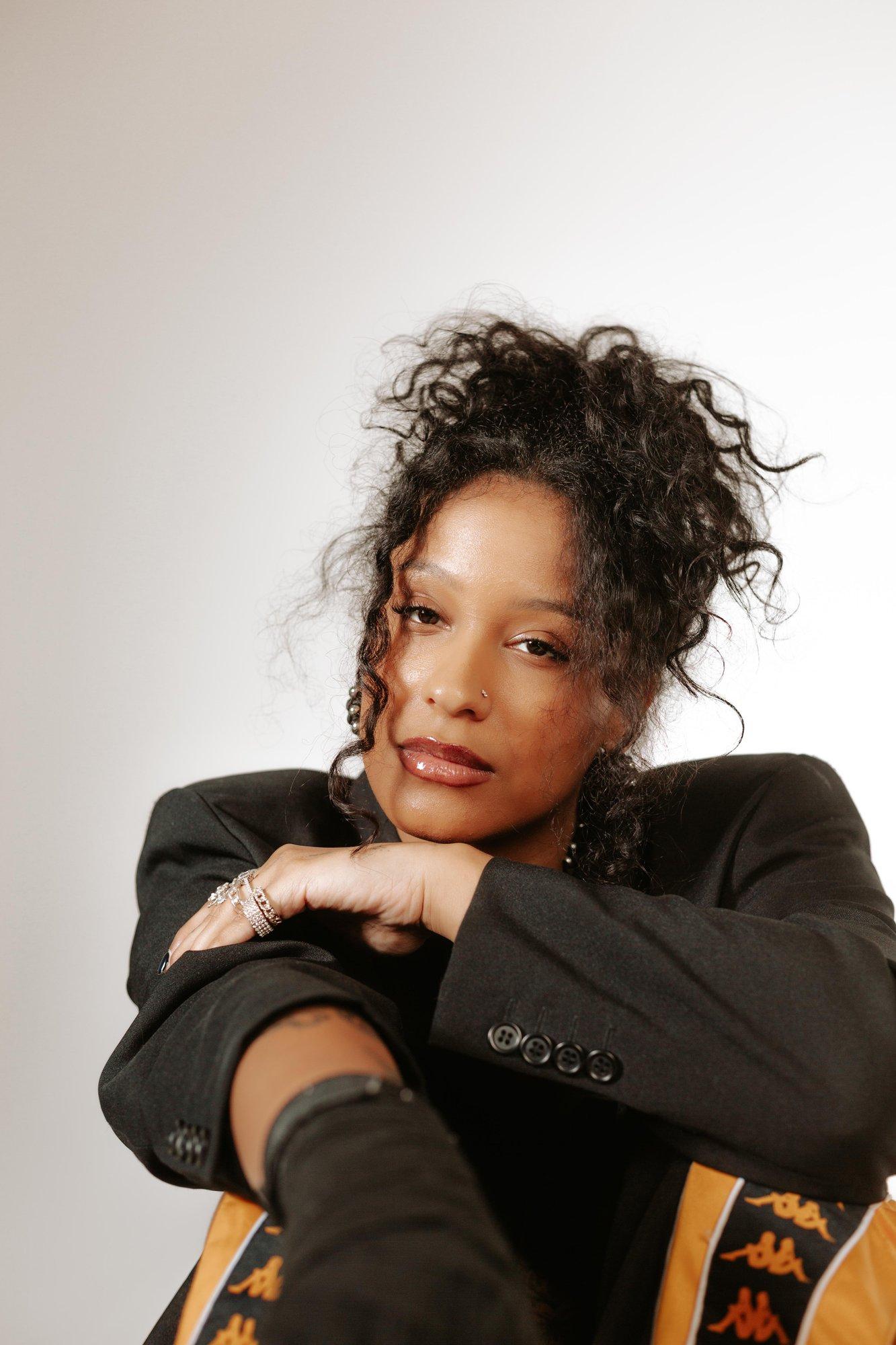 Yasmyni postitused duetipartneriga tekitavad küsimusi. Lauljatar: kui kellegi fantaasia läks tööle, oli see ehk osa loo visuaalsest mõjust