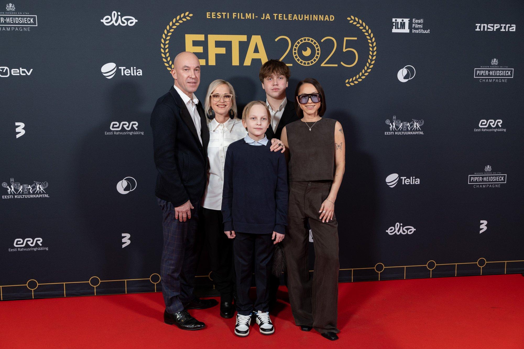 KLÕPS | „Laval näeme!“ Angelika ja Rein Miku poeg ning An-Marleni vend Ingmar Mattias lõpetas põhikooli