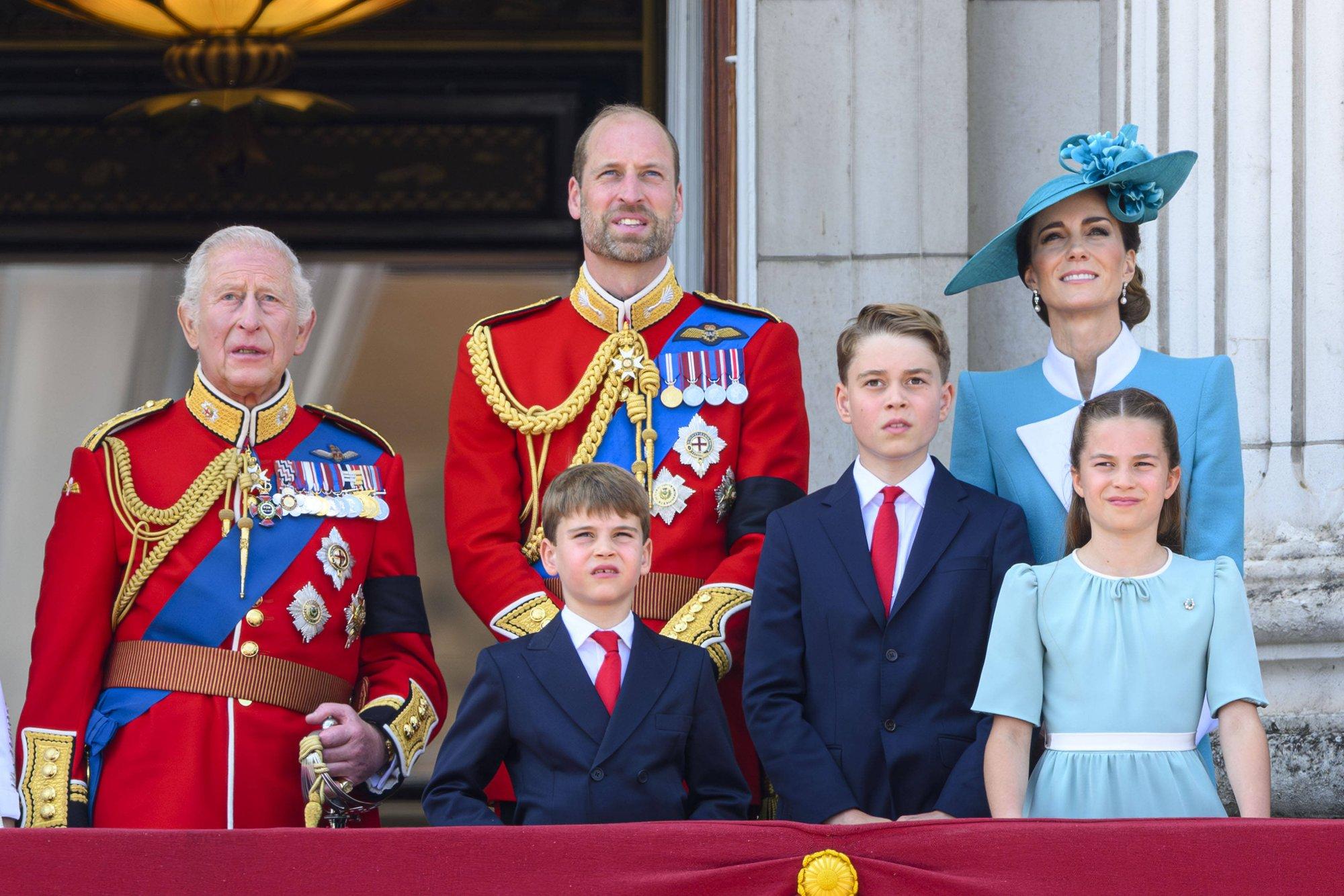 Nagu ema, nõnda ka tütar! Catherine ja Charlotte särasid kuninga sünnipäevaparaadil sarnastes kleitides