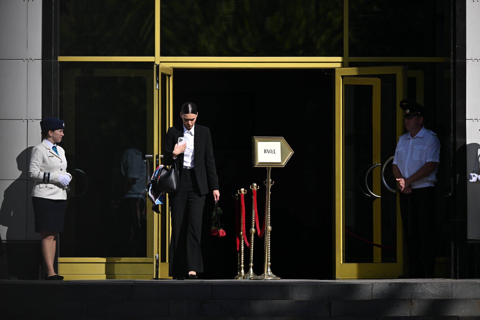 Moskvas osales enesetapu sooritanud eksministri ärasaatmisel 31 valitsuse liiget