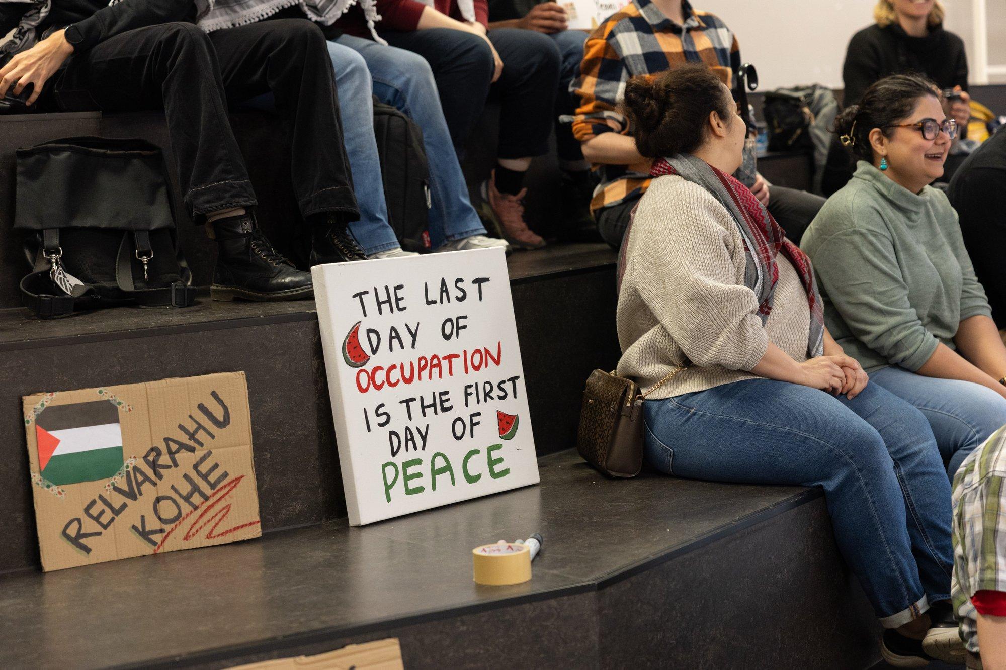 Matthew Crandall: saatkonna põletamine ei ole aktivismi mõõdupuu. Eestlased ongi rahulikud, ent olukorraga kursis