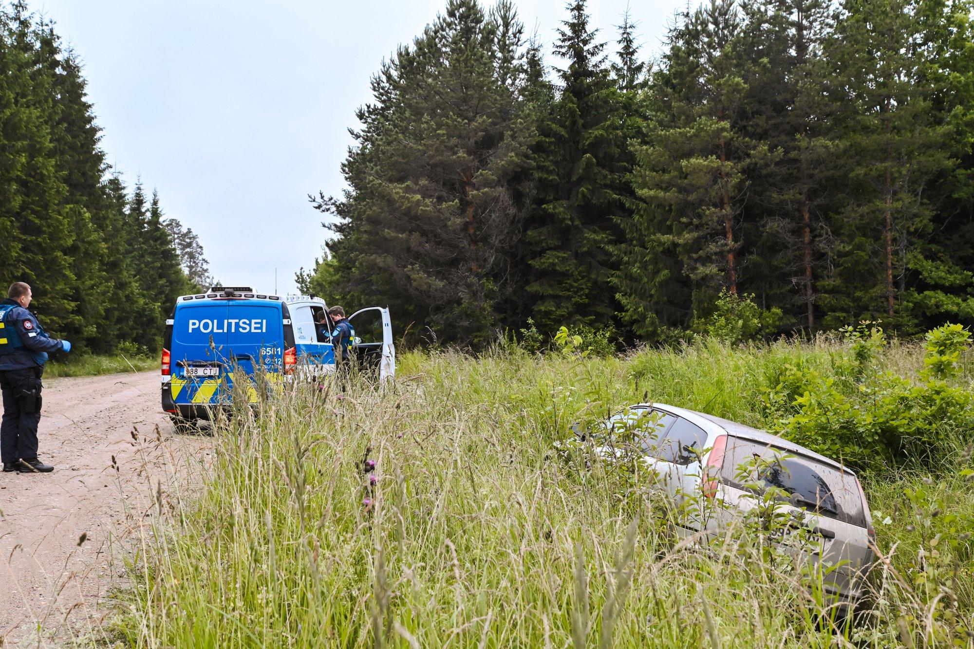 FOTOD | Viljandimaal sõitis joobes juht teelt välja kraavi