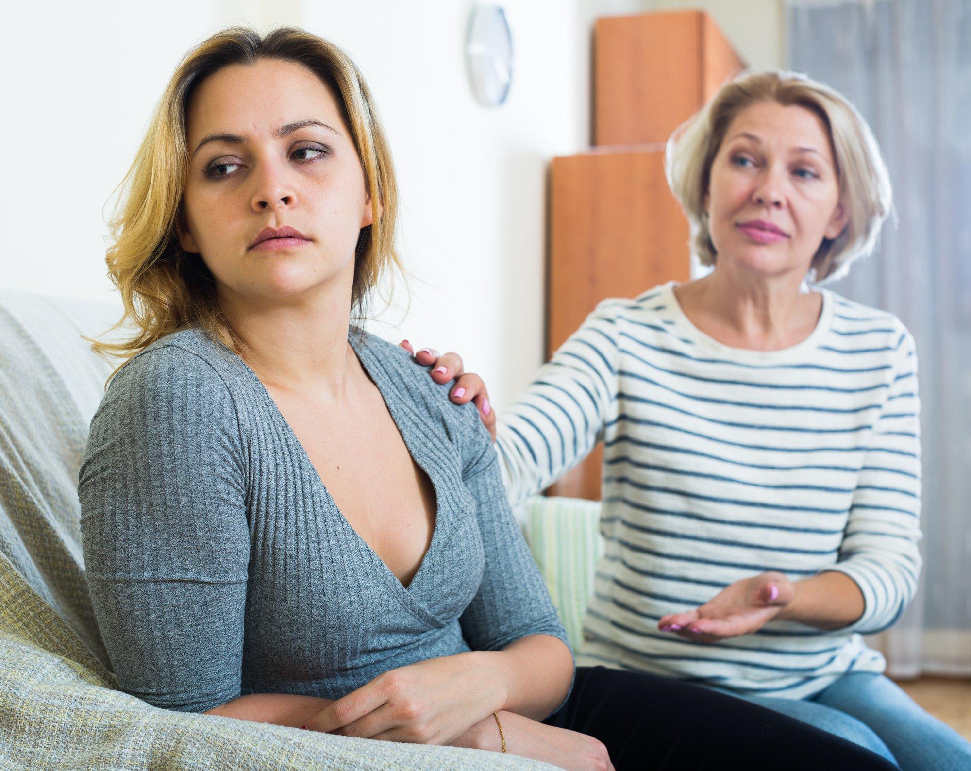 „Sa rikkusid mu lapsepõlve ära!“ Kuidas rääkida emaga valusatest mälestustest – ilma süüdistamata?