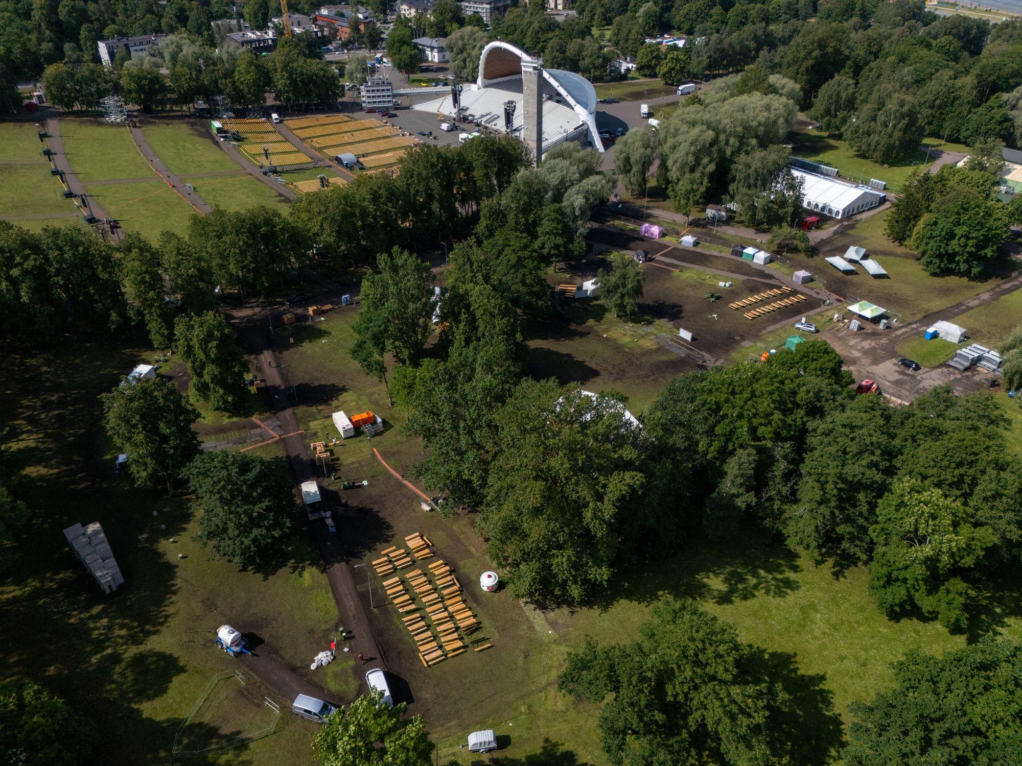 FOTOD | Nädal Euroopa discgolfi festivalini. Mis saab suurest rahvapeost mudaseks jäänud lauluväljaku murust?