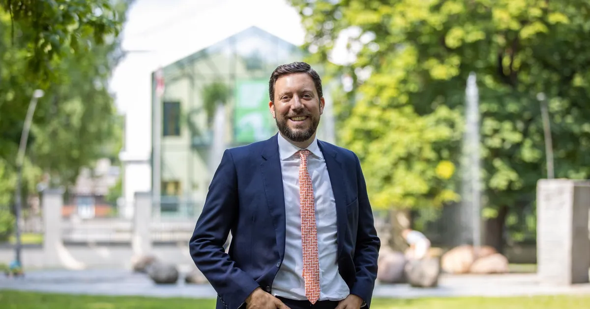 Briti suursaadik Ross Allen osaleb esimest korda laulupeol: olen seda nii kaua oodanud