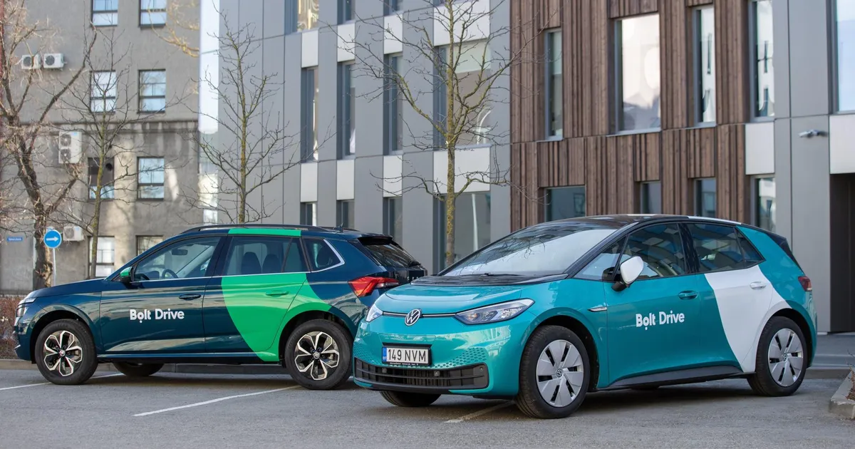 Bolt piiras jõuliselt Tallinna lähedases elamurajoonis rendiautode parkimist