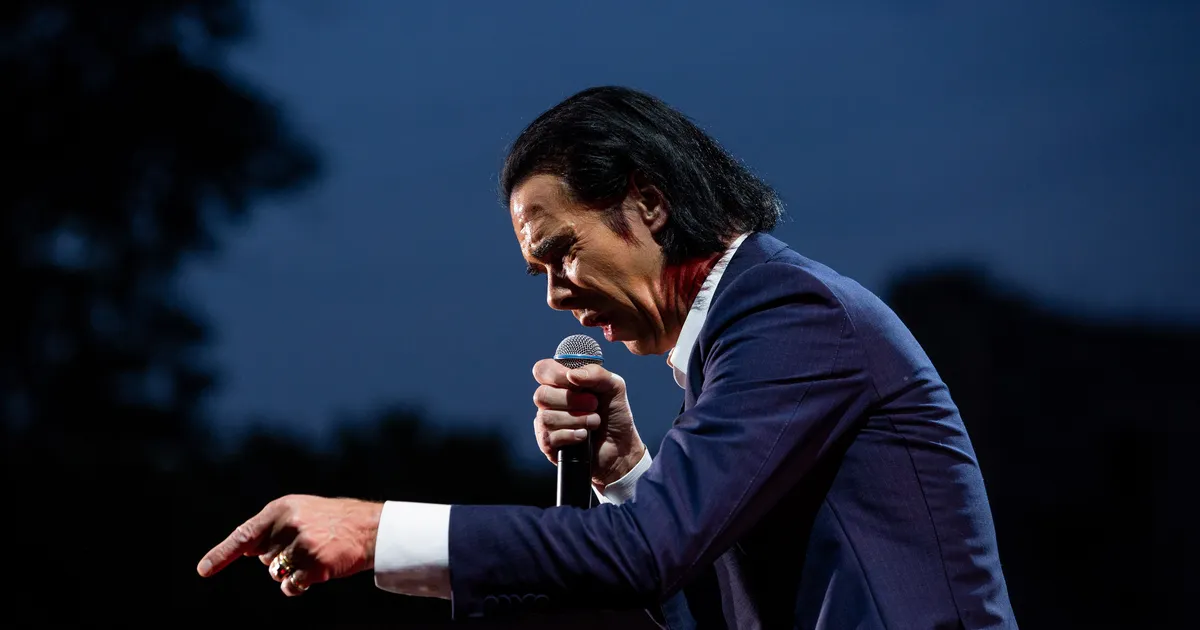 FÄNNID ARUST ÄRA ⟩ Nick Cave'i imetabane annetus vallandas tillukeses heategevuspoes tõelise tormi