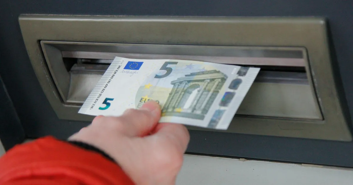 PETTUS PÄISE PÄEVA AJAL ⟩ Vanahärra sattus poe ees «ärimeeste» küüsi: piirasid ta ümber ja rääkisid nii segadusse