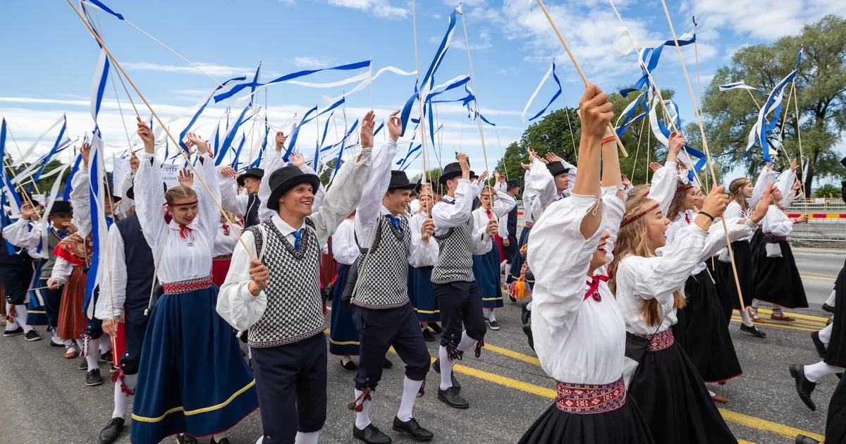 OTSEÜLEKANNE ⟩ Laulupeo rongkäik