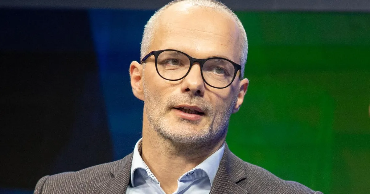 MEELIS OIDSALU ⟩ Uus avaliku teenistuse seadus kõigub avatuse ja suletuse vahel ning toob ametnikele kummalise lahkumispreemia