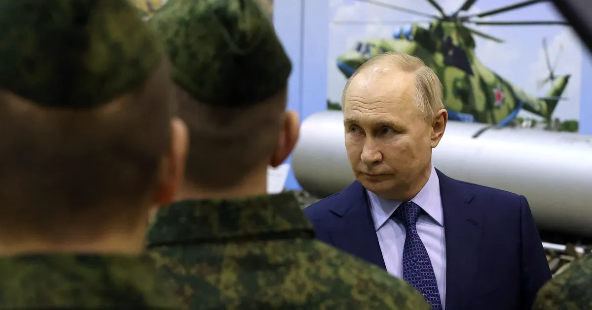 RENE RÄSSA ⟩ Keedetud konnad à la Putin