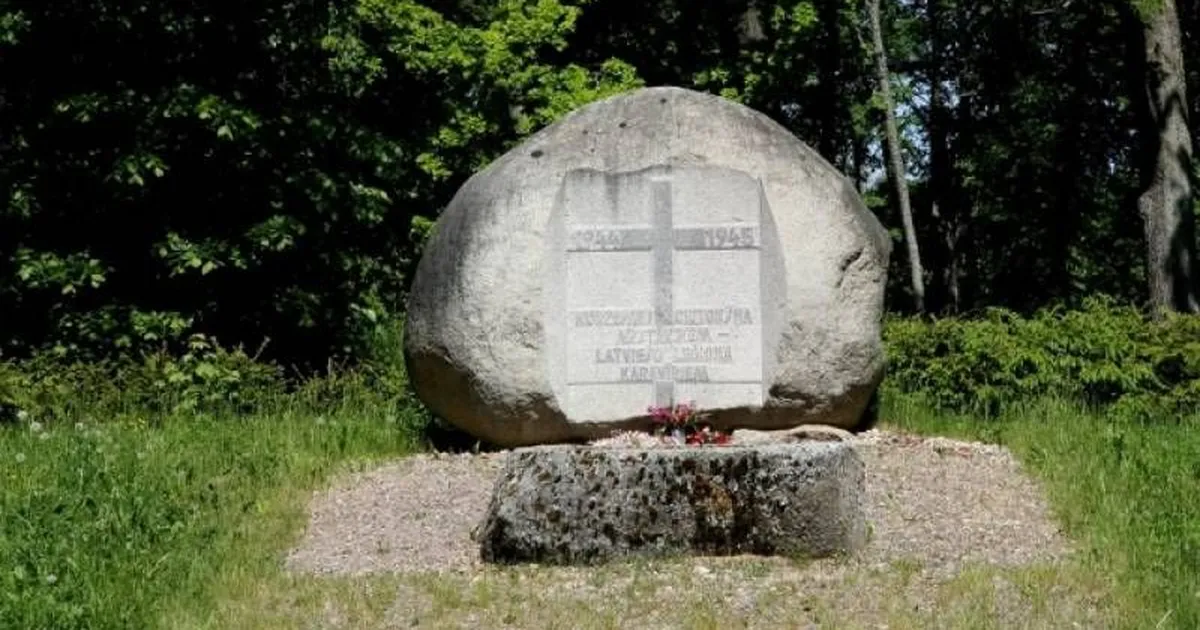 Läti kohus mõistis õigeks Eesti kodaniku, kes Vene eriteenistuse palvel mälestusmärki rüvetas