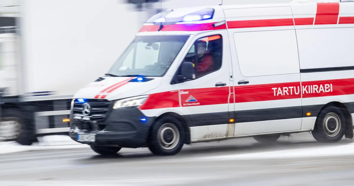 Auto põrutas kivihunnikusse, mitu noort vajas haiglaravi