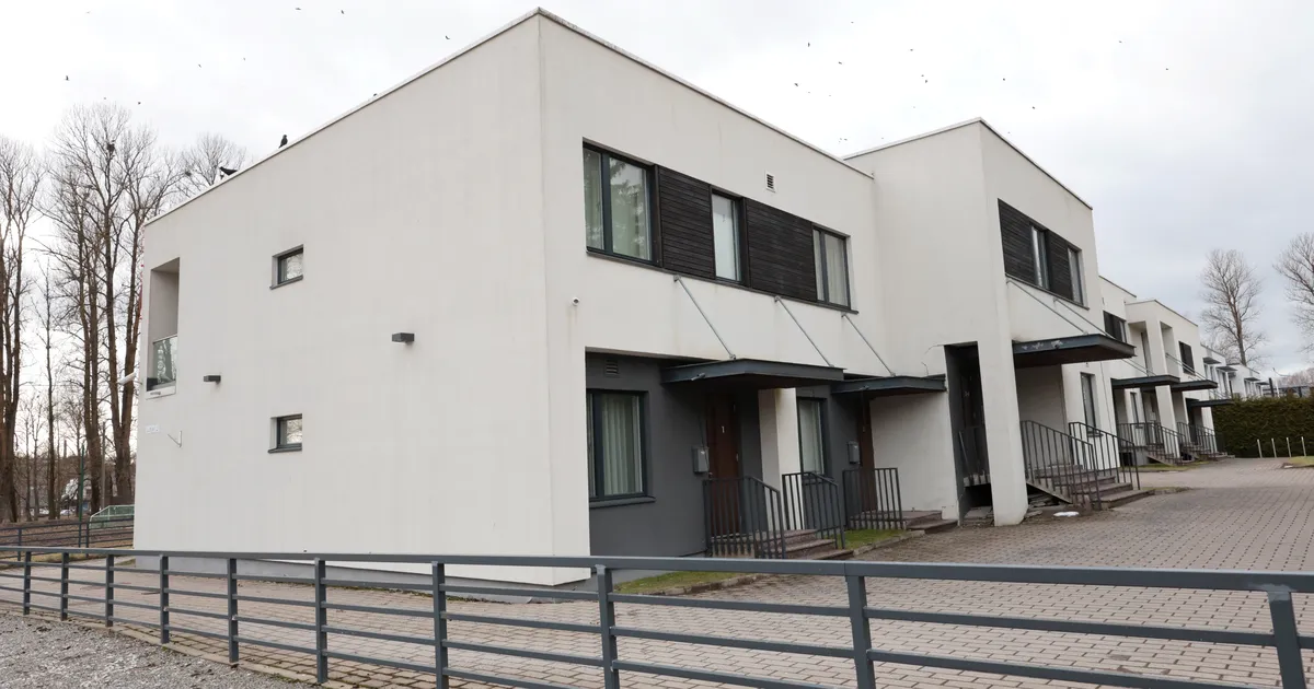 Skandaalne maja Tartus saab miljoni eest uuesti jalad alla: elanikud saavad rõõmustada aga alles uuel aastal