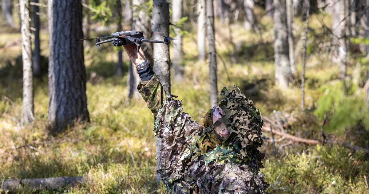 MEELIS OIDSALU ⟩ Kaitsevägi on hakanud droonisõda tõsiselt võtma, pall on poliitikute väravas