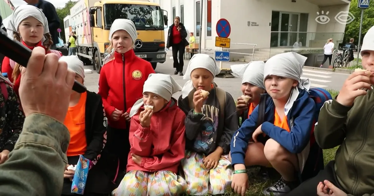 VIDEO ⟩ «Kui soovid hinges siia tulla, siis kõik katsumused on ületatavad!» Väikesed tantsusõbrad tunnistavad, et proovid on rasked, ent meel on ülev