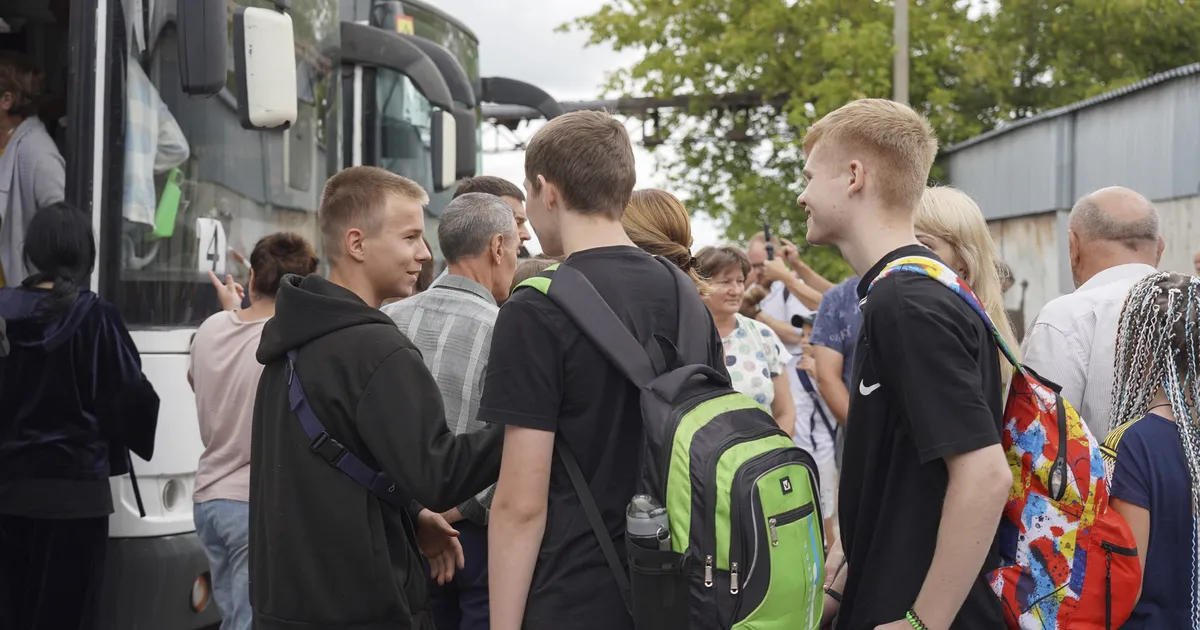 Vene võimud saadavad Mariupoli lapsi suveks Peterburi ajupesulaagritesse