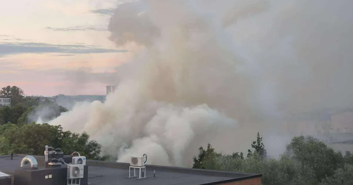 FOTOD ⟩ Põhja-Tallinnas põleb maja