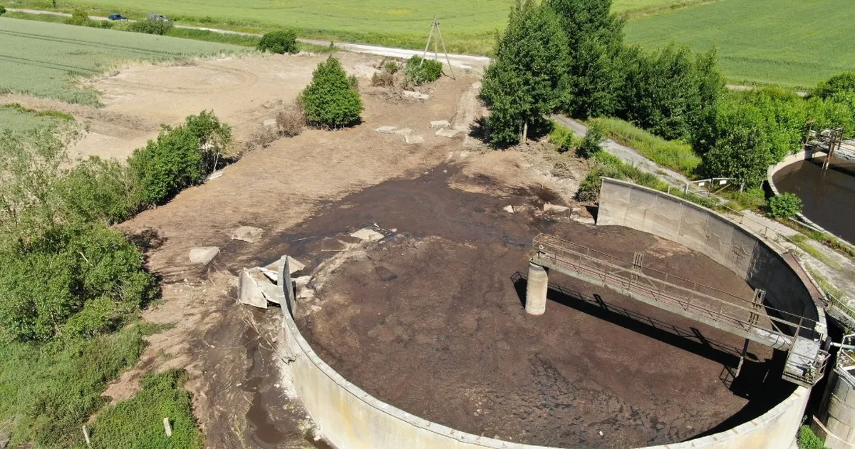 Jõelähtme jõkke voolas kanasõnnikuga vihmavesi