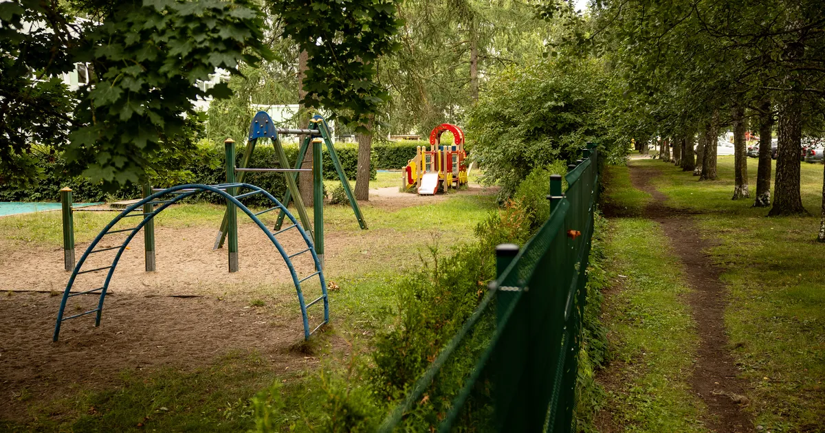 Taas lastehoiukisma: Rae abivallavanemat tahetakse kummaliste asjaoludega hanke tõttu umbusaldada