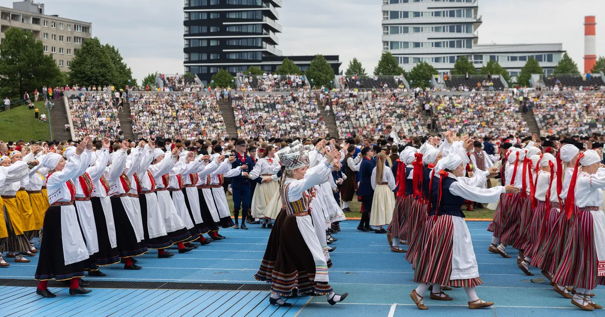 INGA RAITAR ⟩ Kui me kogu aeg nii elaksime... kas mõistate, mis maailm see oleks