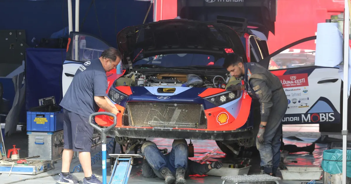 VIDEOLUGU ⟩ «Ott ju valis selle võidusõidu välja.» Võrumaal algab Ott Tänaku dirigeeritav Lõuna-Eesti ralli