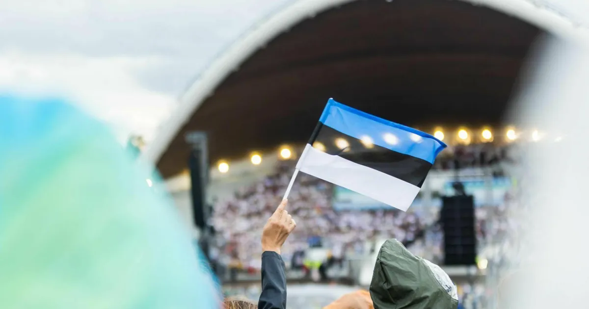 HEA ELU TEEJUHT ⟩ Laulupidu – ühtaegu rahvalik ja elitaarne