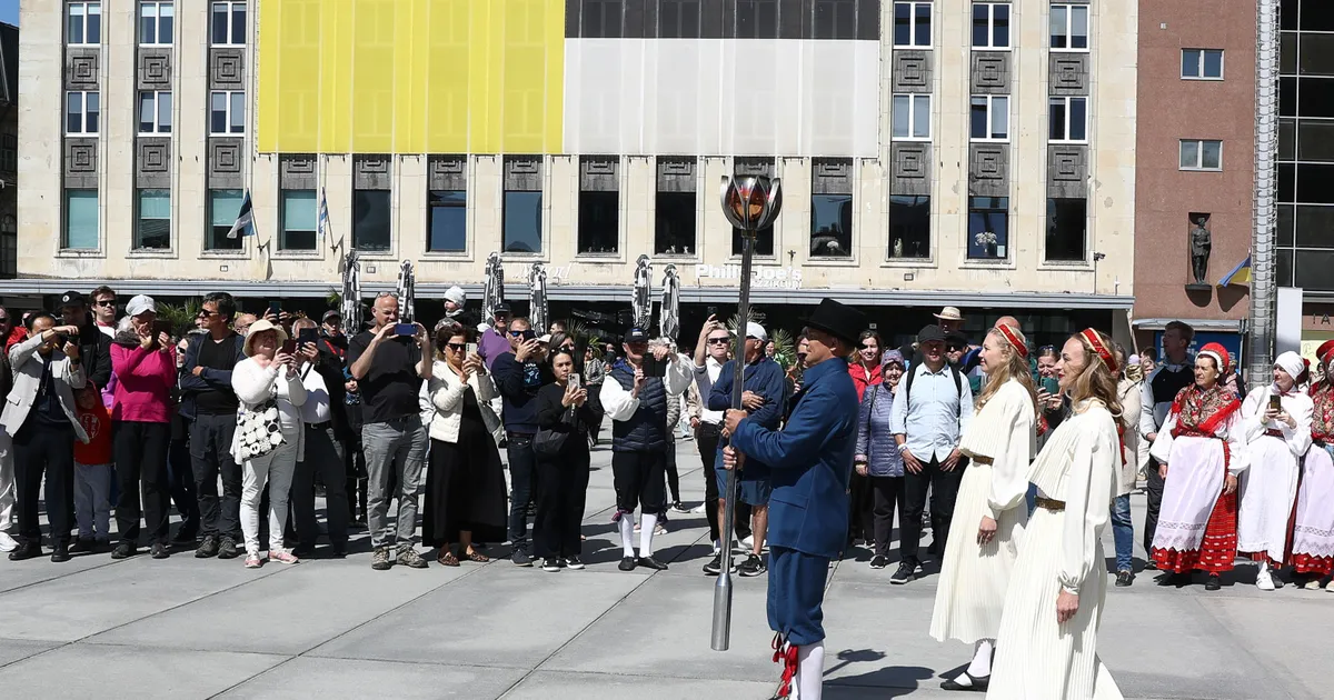 FOTOD ⟩ Rahvamuusikute viisid kergitasid kannad maast