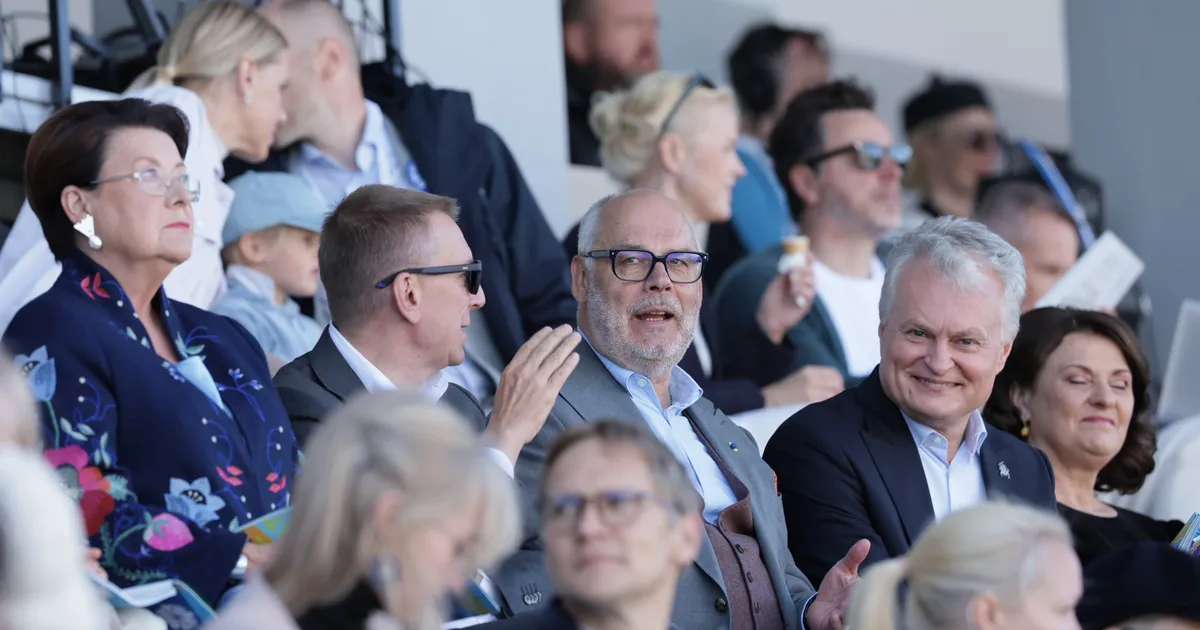 GALERII ⟩ Balti riikide presidendid saabusid tantsupeo viimast etendust vaatama