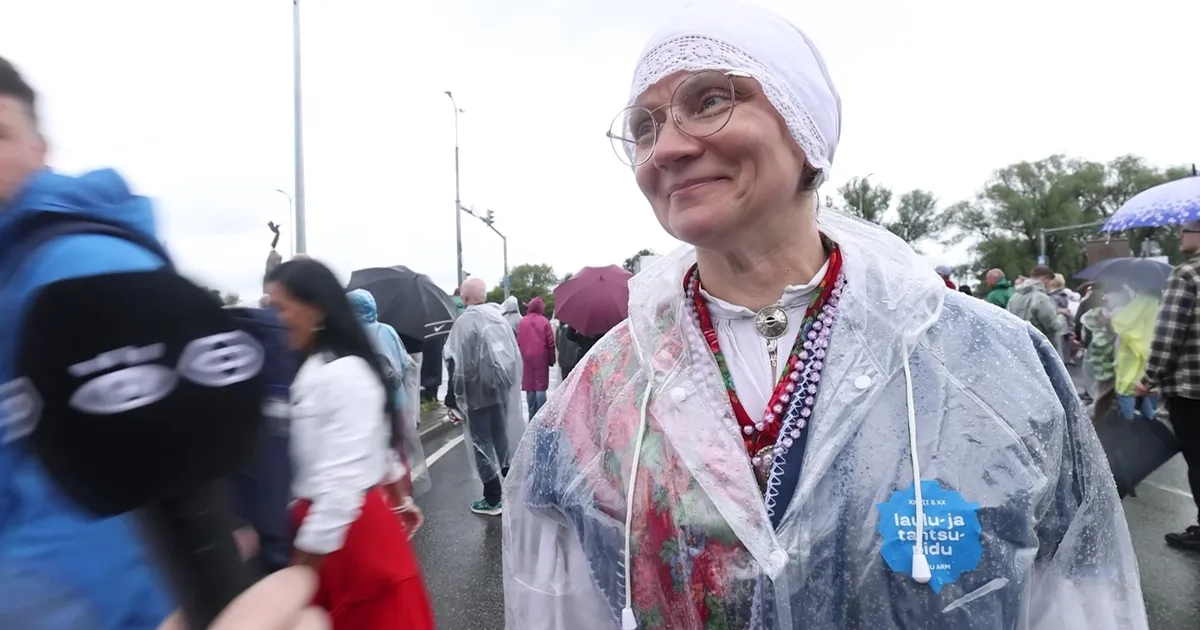 VIDEOINTERVJUU ⟩ Pasteldega vihmase rongkäigu läbi teinud Karmen: pastel on kindlam kui king ja kuivab pärast ilusti ära!