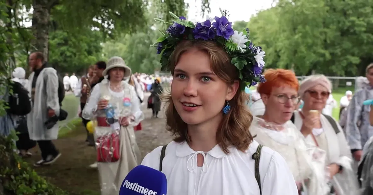 VIDEO ⟩ «Polnud viga midagi!» Johanna Viktoria laulis juba rongkäigus hääle lahti