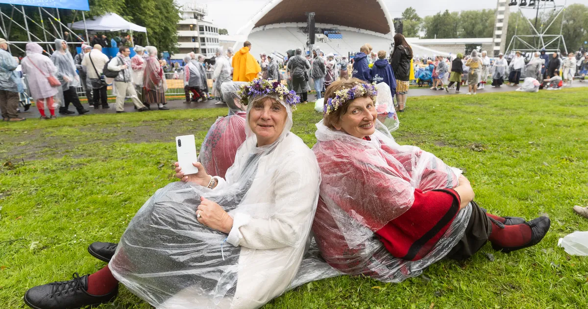 GALERII ⟩ «Iseoma» ootuses: vaata, mis toimub Lauluväljakul enne avakontserdi algust