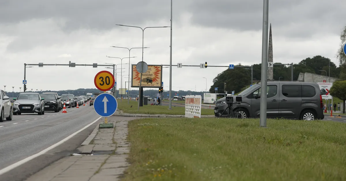 FOTOD ⟩ Mobiilne kiiruskaamera ohjab liiklust Pirita teel