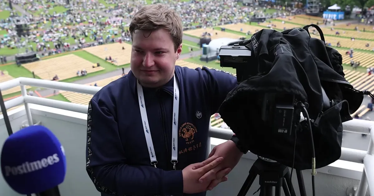 VIDEO ⟩ Vaata, kuidas Postimees laulupeolt otsepilti toodab