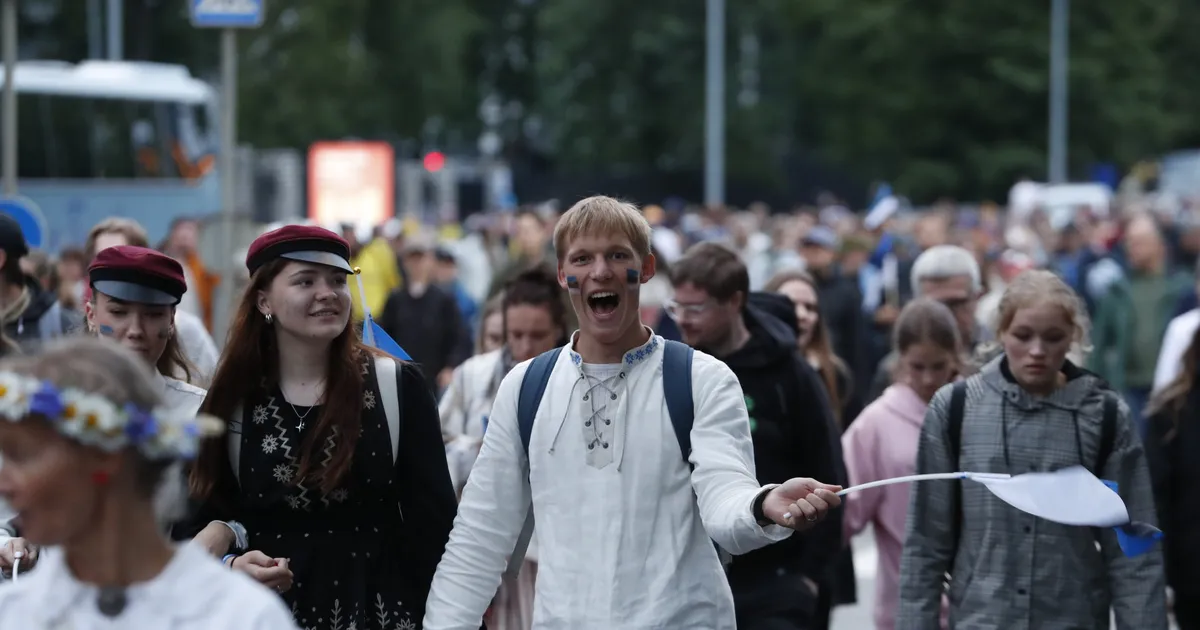 GALERII ⟩ Pidu läbi: 90 000 lauljat ja pealtvaatajat sammusid kodu poole