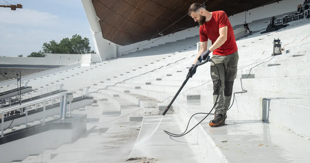 URMO SAAREOJA ⟩ Lauluväljak vajab neid uuendusi