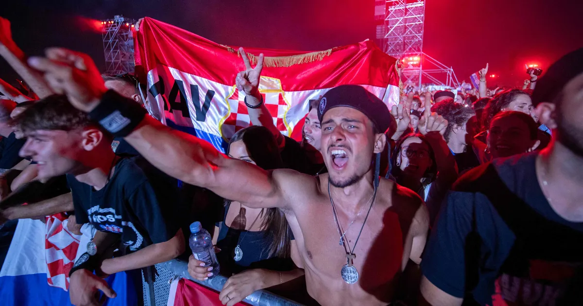 «NEOFAŠISTLIK WOODSTOCK» ⟩ Horvaatia peaminister poseeris koos neonatsliku menulauljaga