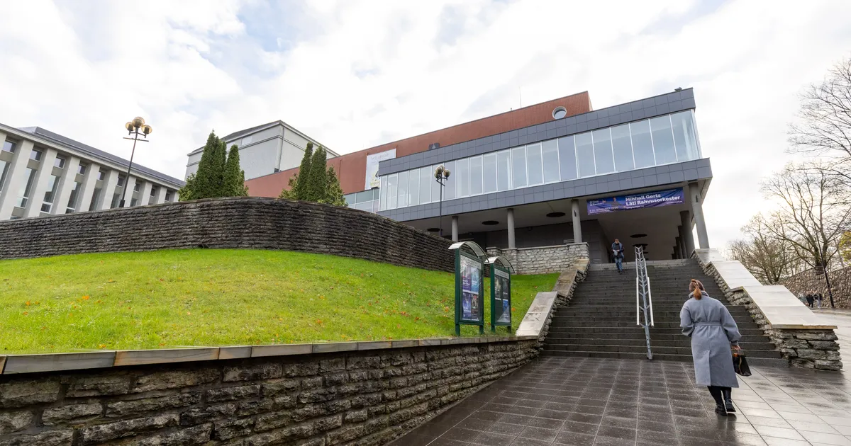 Kaks kunstnikku panid Vanemuise kontserdimajas püsti suvise näituse