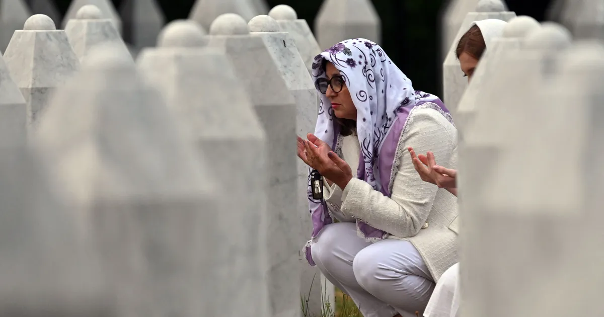 30 AASTAT VERESAUNAST ⟩ Srebrenica ohvrite lähedased matavad endiselt vaid lõualuid – kui neidki