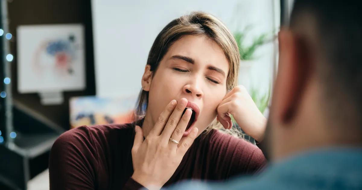 Kuidas pääseda viisakalt igavast vestlusest? 7 nutikat nippi, mis tõesti töötavad