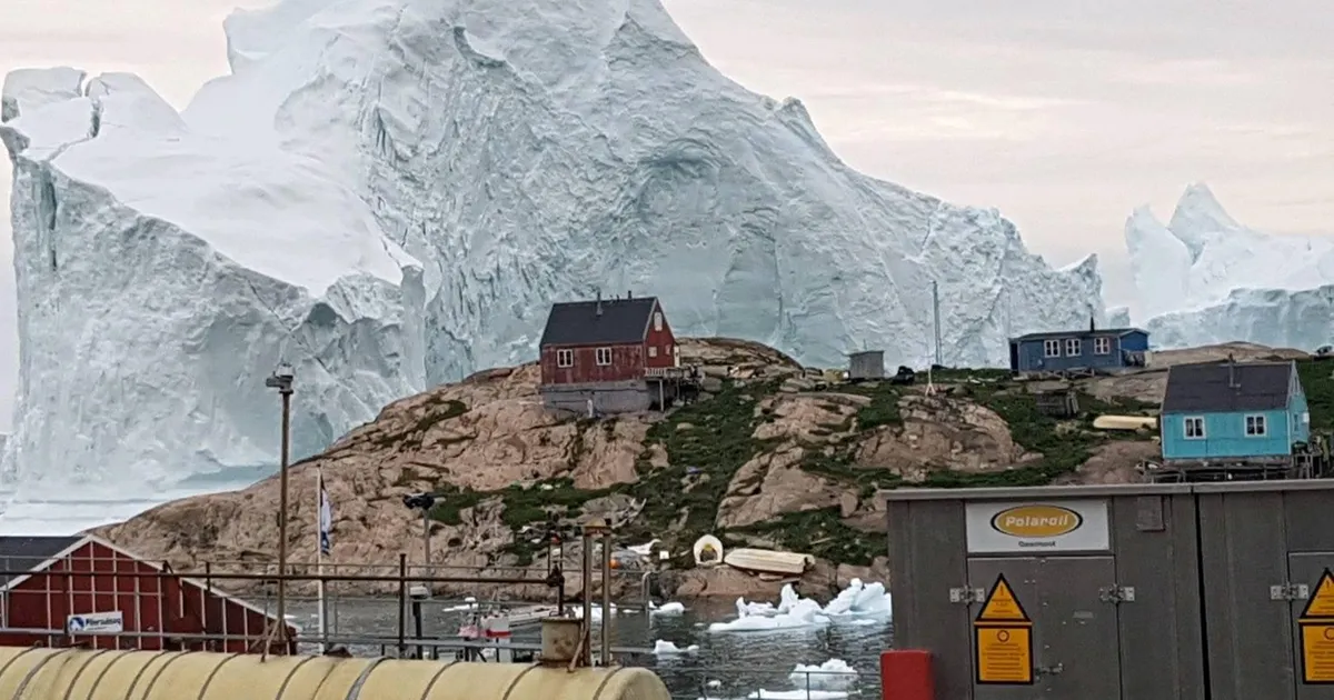 VIDEOD ⟩ Gröönimaa soomlane: hiiglaslik jäämägi peatas terve küla elu
