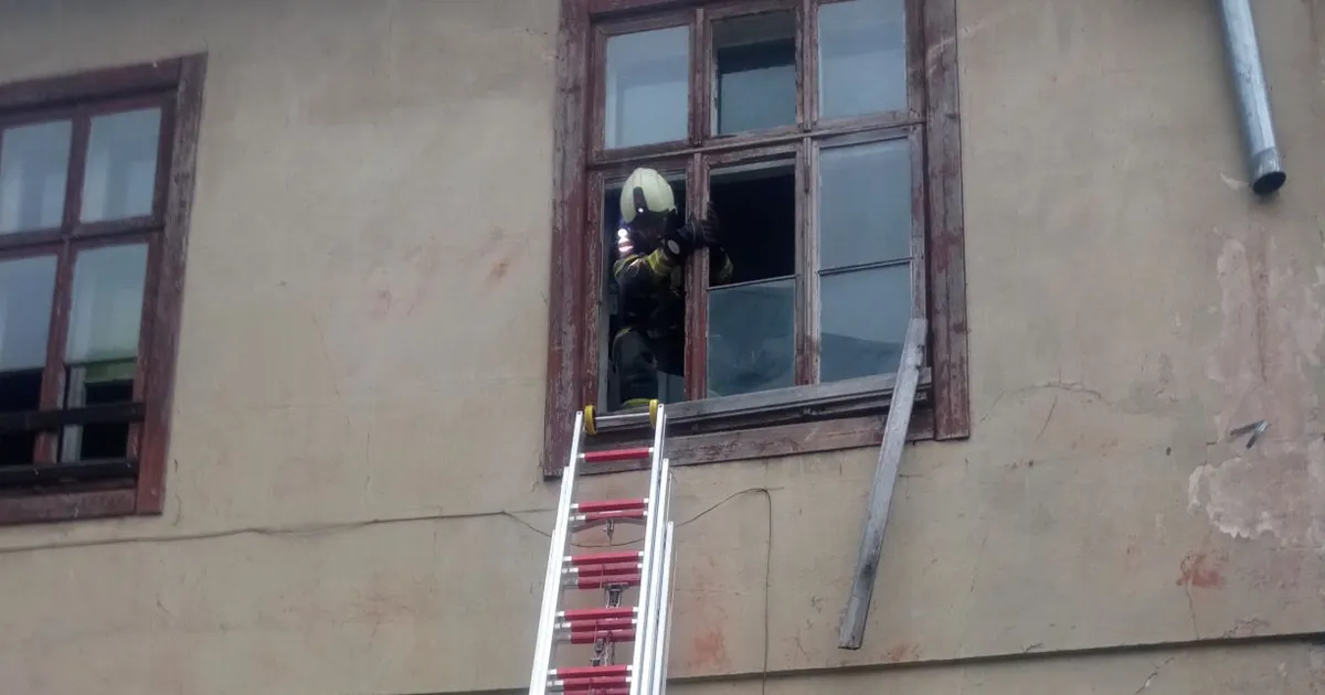 Mahajäetud majas kärssas põlema pandud prügikott