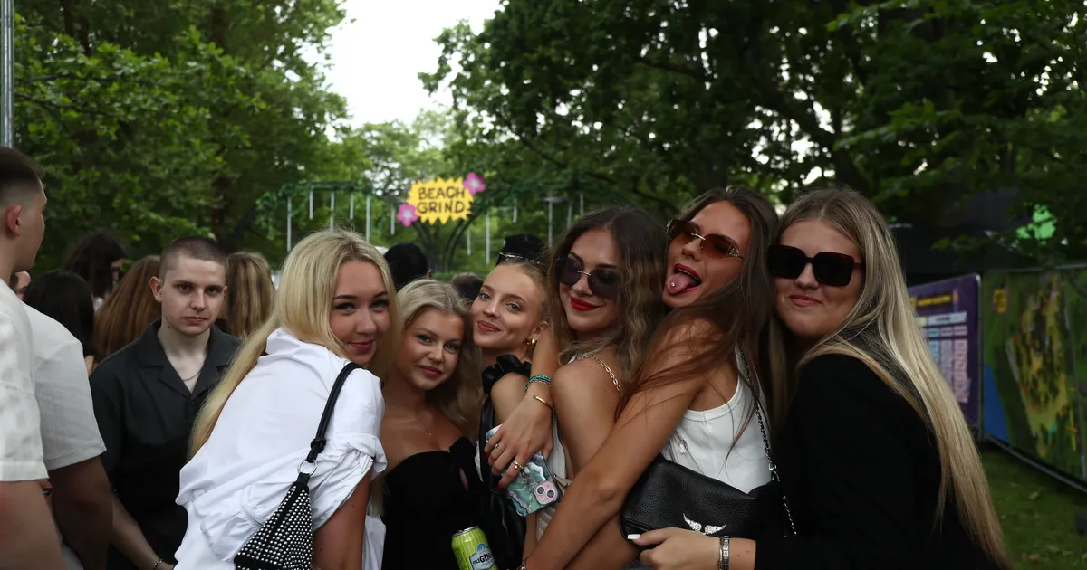 OTSEFOTOD ⟩ Beach Grind kogub suvepealinnas hoogu, äikesevihm festivalihunte ei heiduta