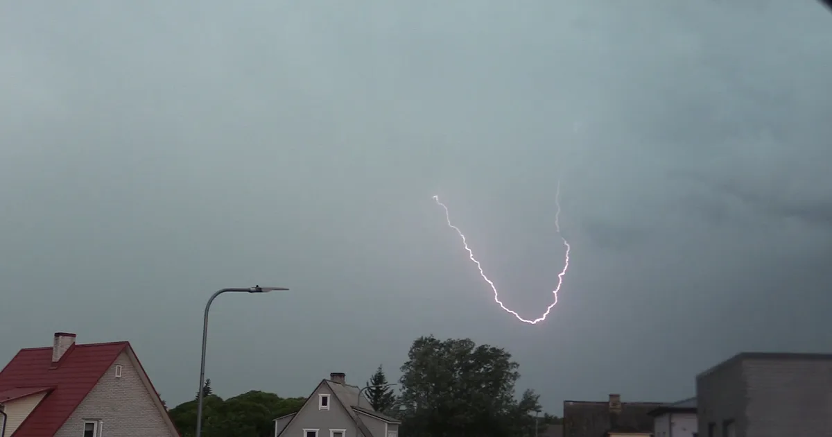 VIDEO ⟩ Äikesetorm viis Lõuna-Eestis tuhandetelt elektri