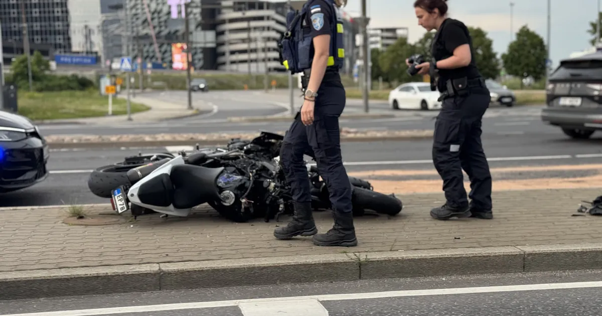 GALERII ⟩ Ülemiste ristmikul juhtus mootorrattaga õnnetus