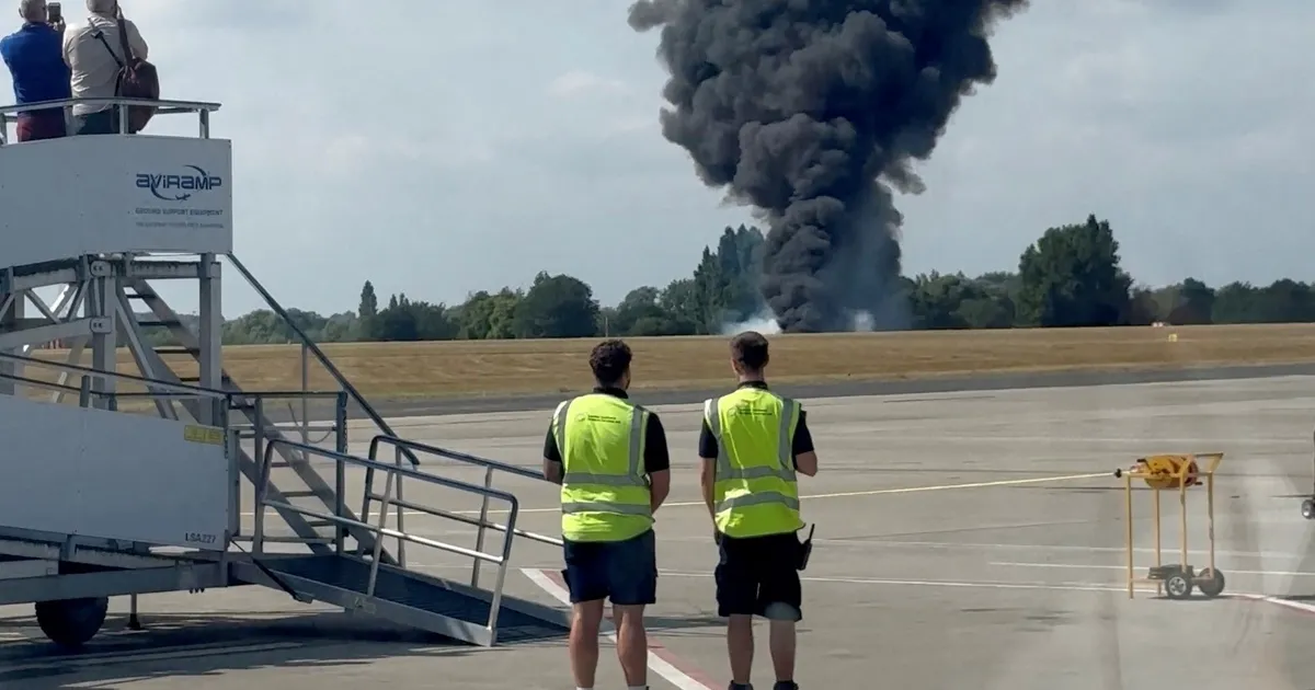 VIDEO ⟩ Londoni Southendi lennujaamas alla kukkunud lennuk muutus tulekeraks