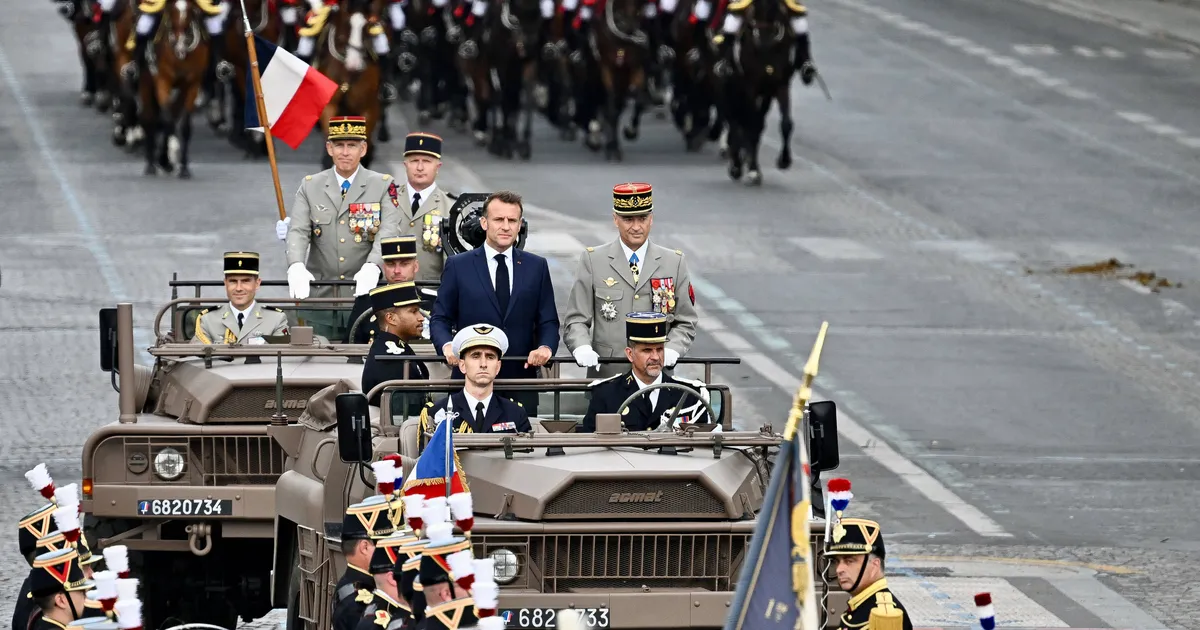 VIDEO ⟩ Kaitsekulutusi tõstma kutsunud Macron tähistas rahvuspüha võimsa paraadiga